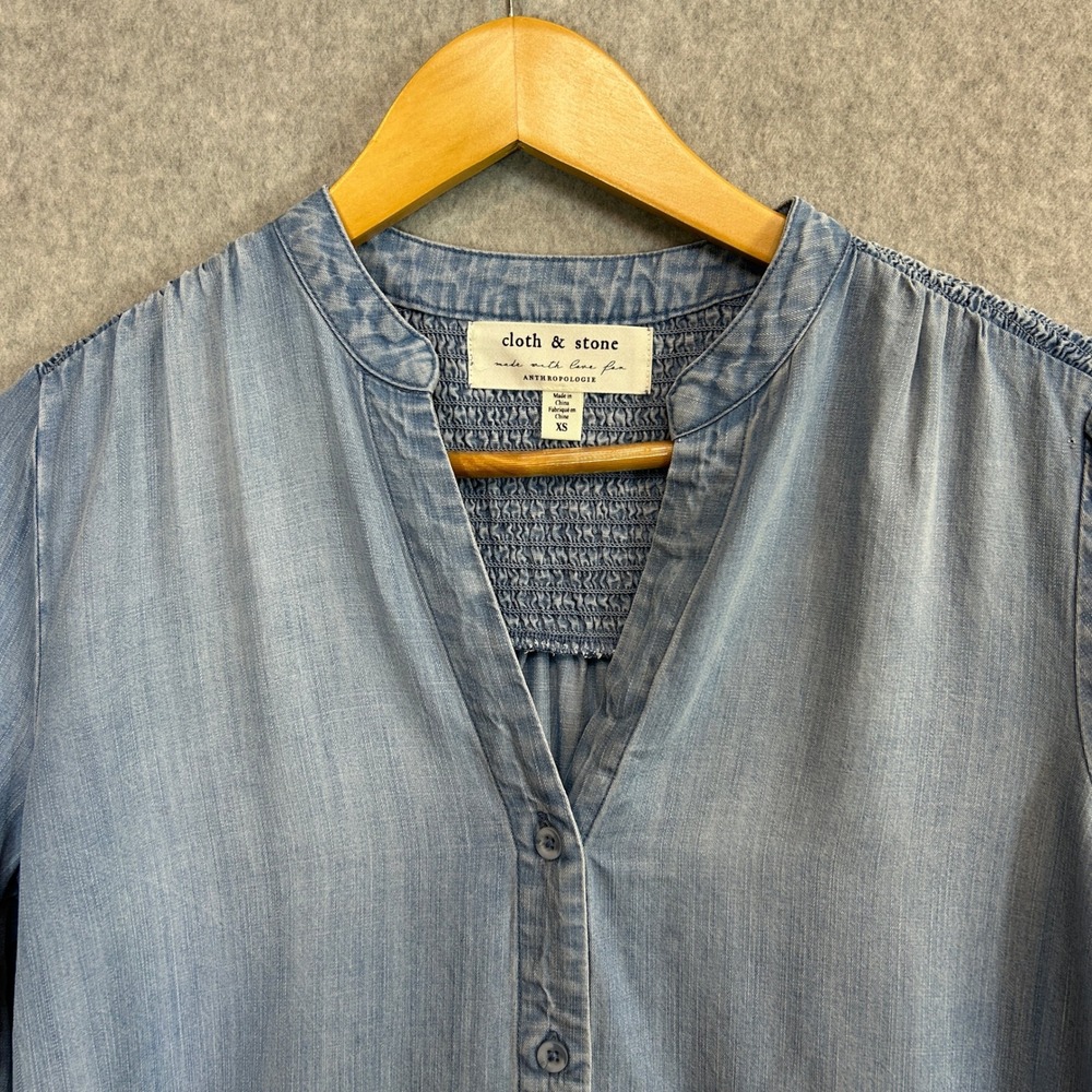 Cloth & Stone Anthro Button Down Shirt Blue Chambray Smocked Tencel Womens XS - Picture 4 of 11